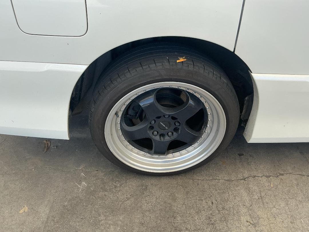 Photo '16' of Nissan Serena Photo '16' of Nissan Serena