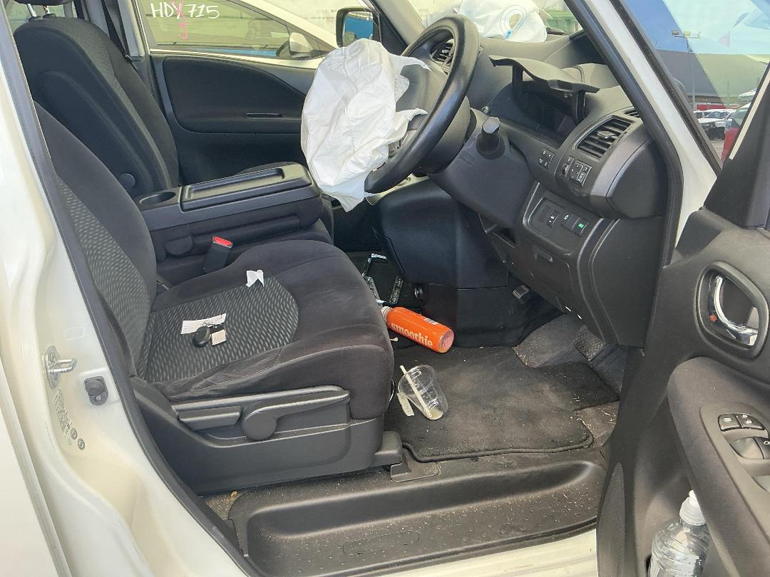 Photo '19' of Nissan Serena Photo '19' of Nissan Serena