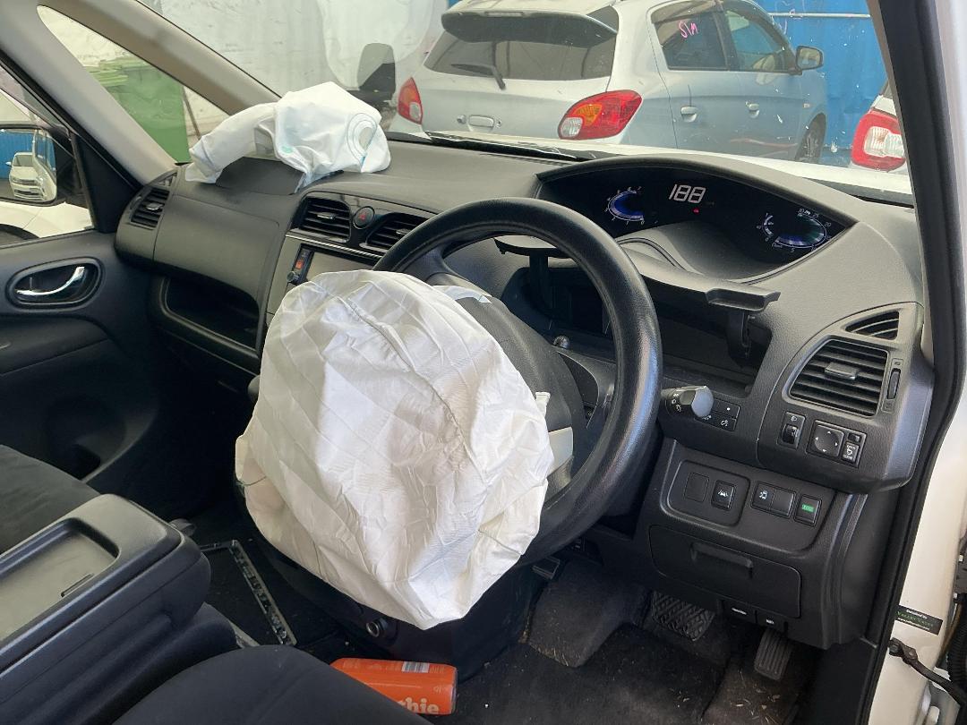 Photo '20' of Nissan Serena Photo '20' of Nissan Serena