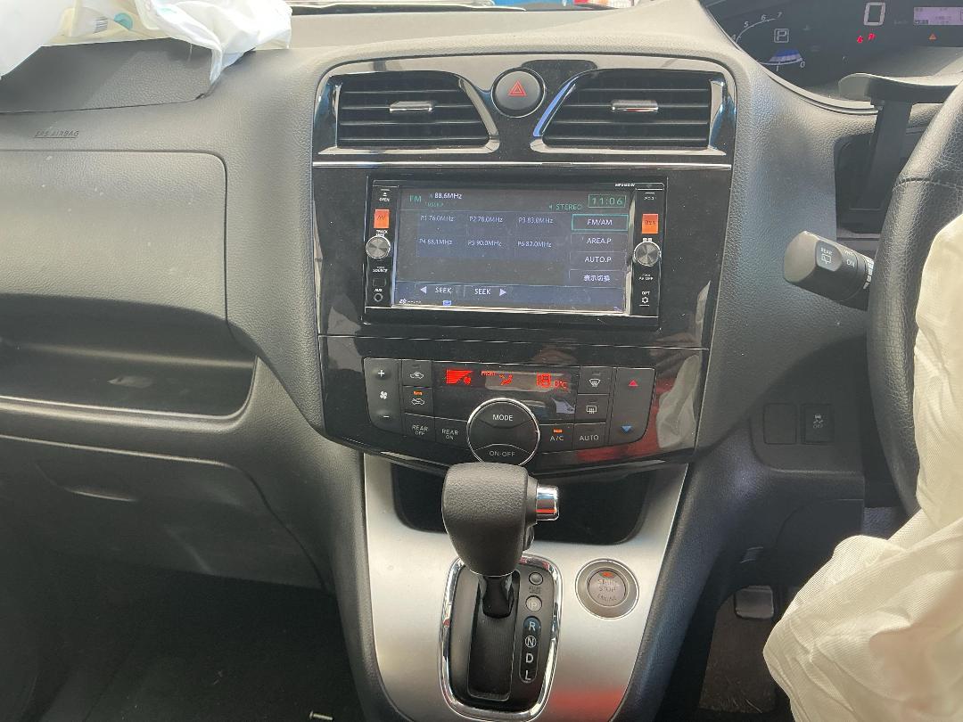 Photo '22' of Nissan Serena Photo '22' of Nissan Serena