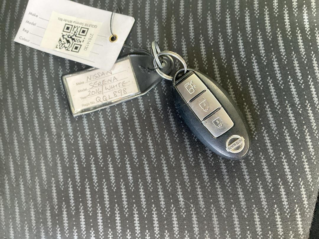 Photo '21' of Nissan Serena Photo '21' of Nissan Serena