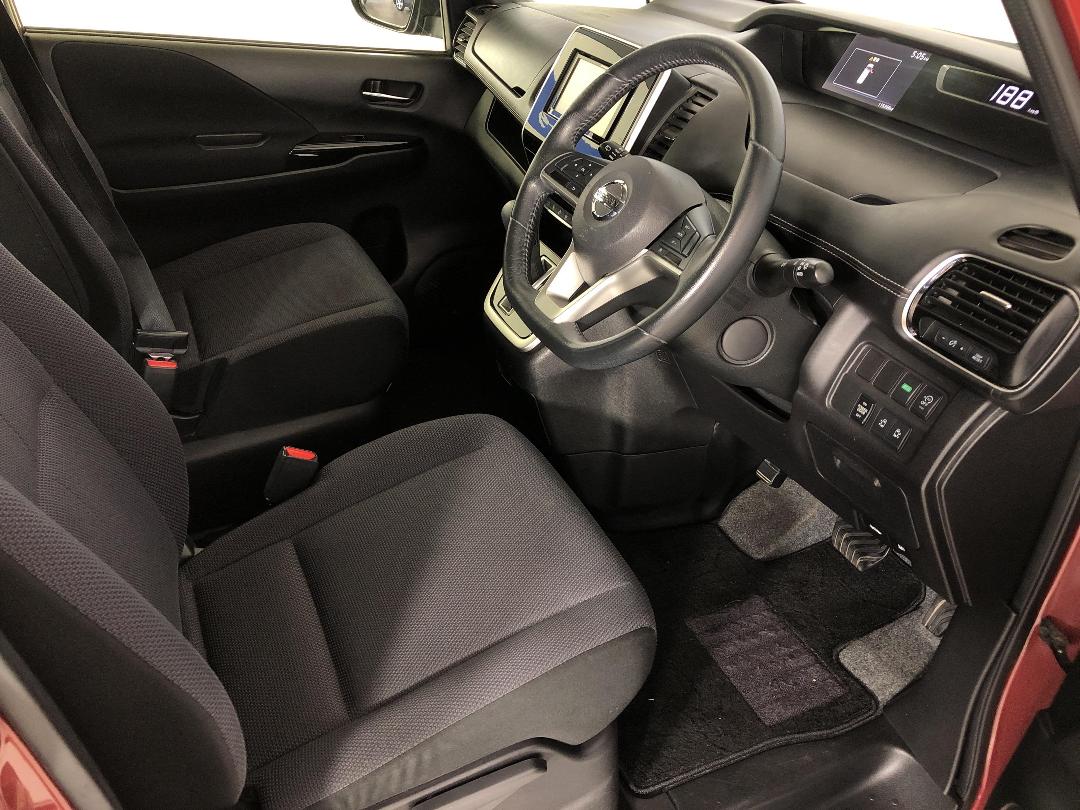 Photo '16' of Nissan Serena