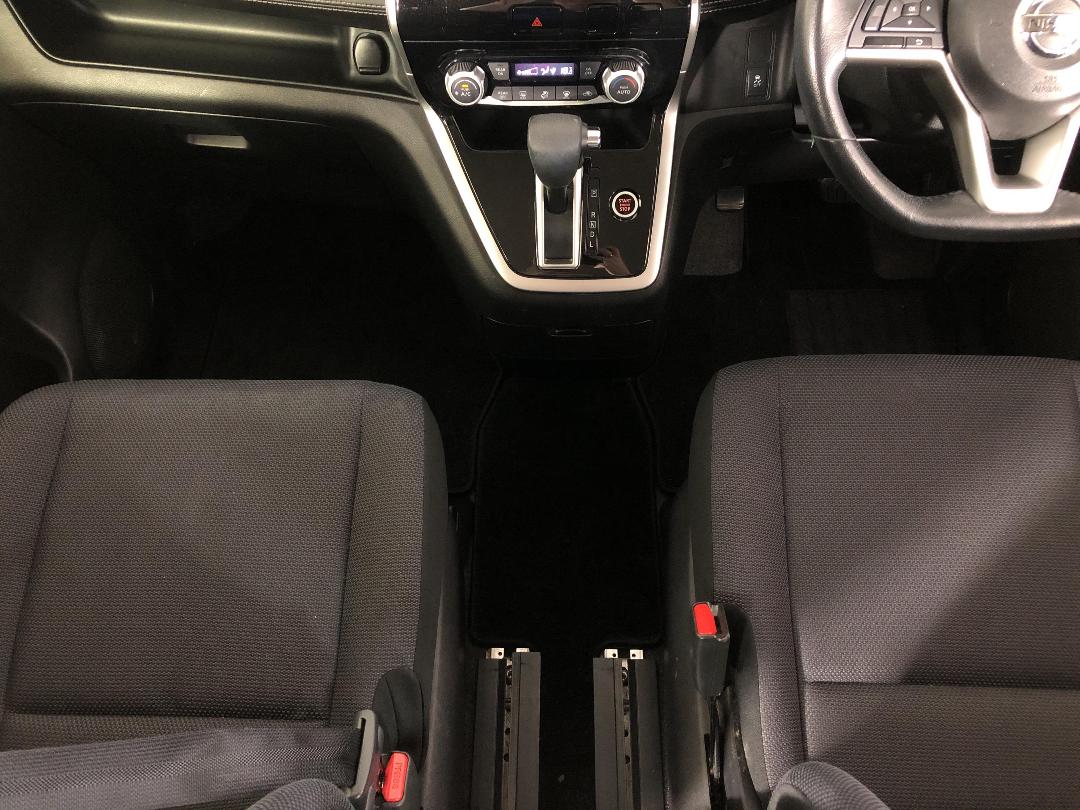 Photo '18' of Nissan Serena