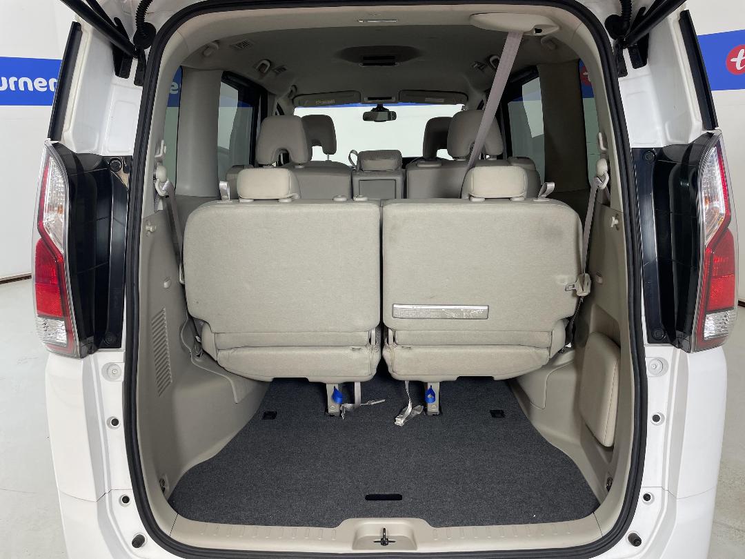 Photo '14' of Nissan Serena