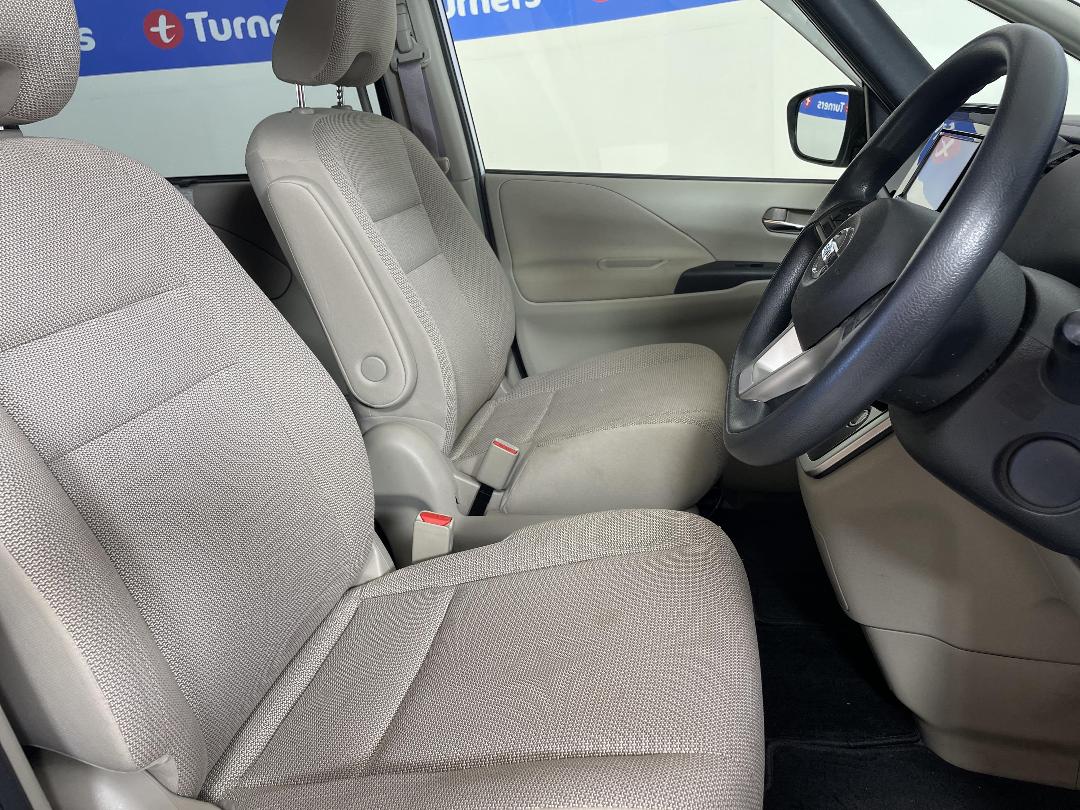 Photo '16' of Nissan Serena