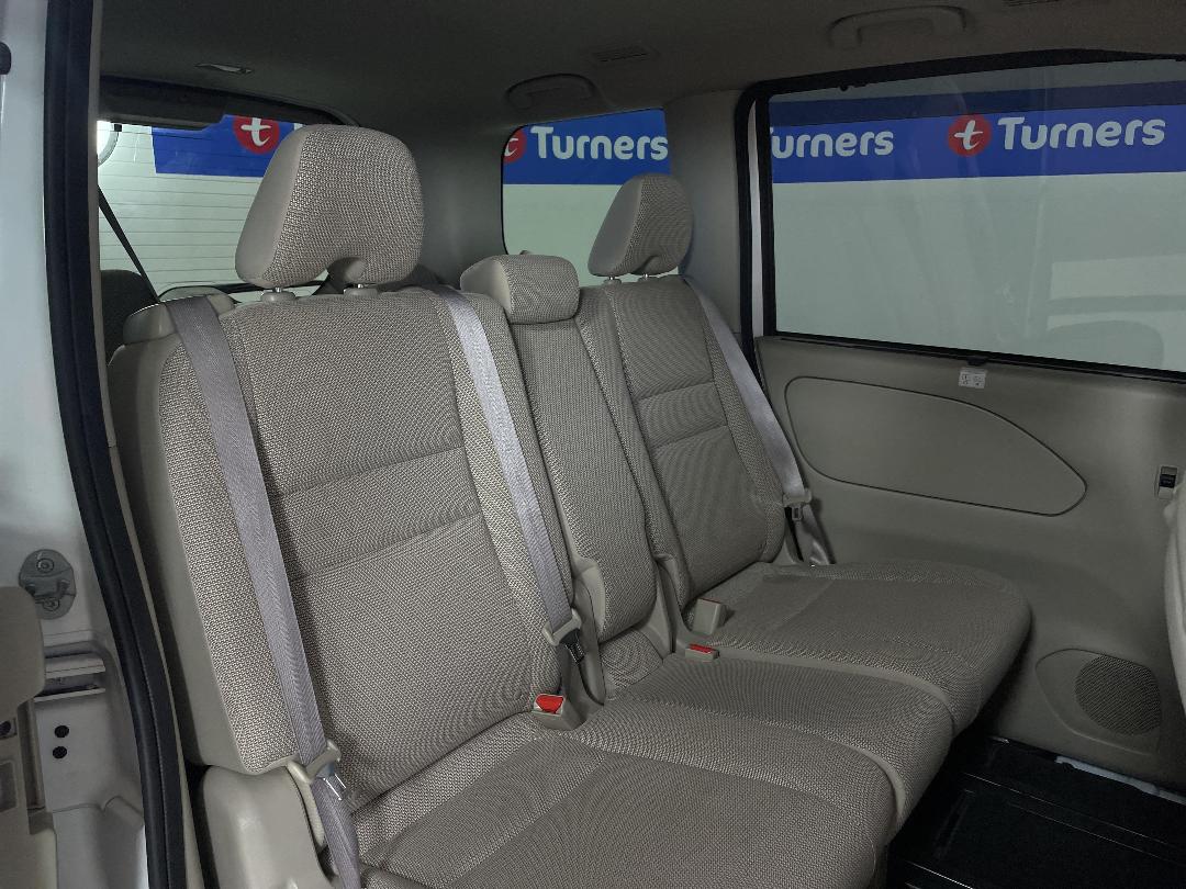 Photo '20' of Nissan Serena