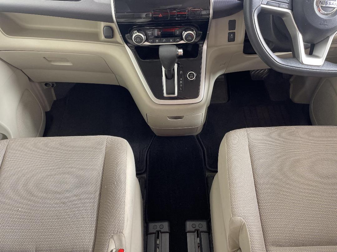 Photo '18' of Nissan Serena