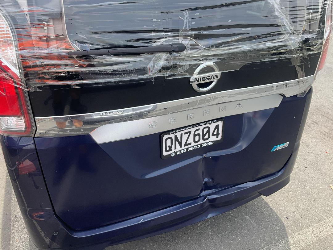 Photo '12' of Nissan Serena