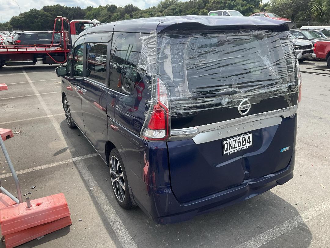 Photo '10' of Nissan Serena