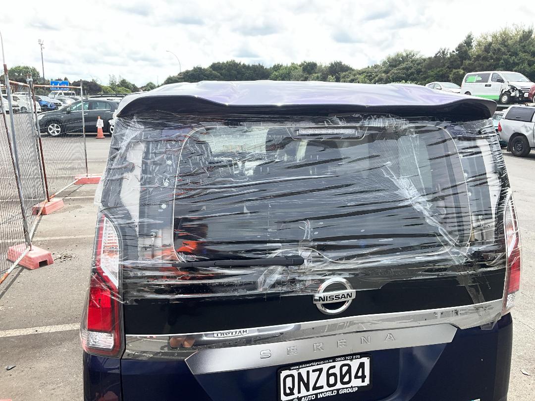 Photo '13' of Nissan Serena