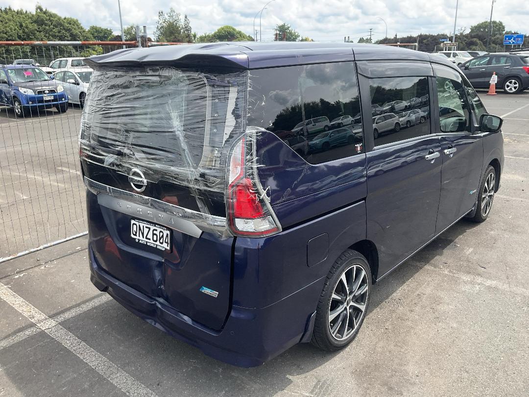 Photo '14' of Nissan Serena