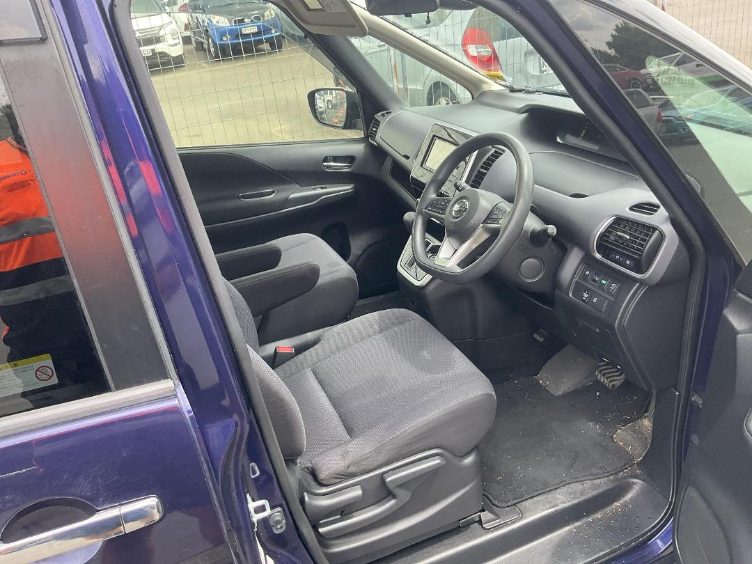 Photo '22' of Nissan Serena