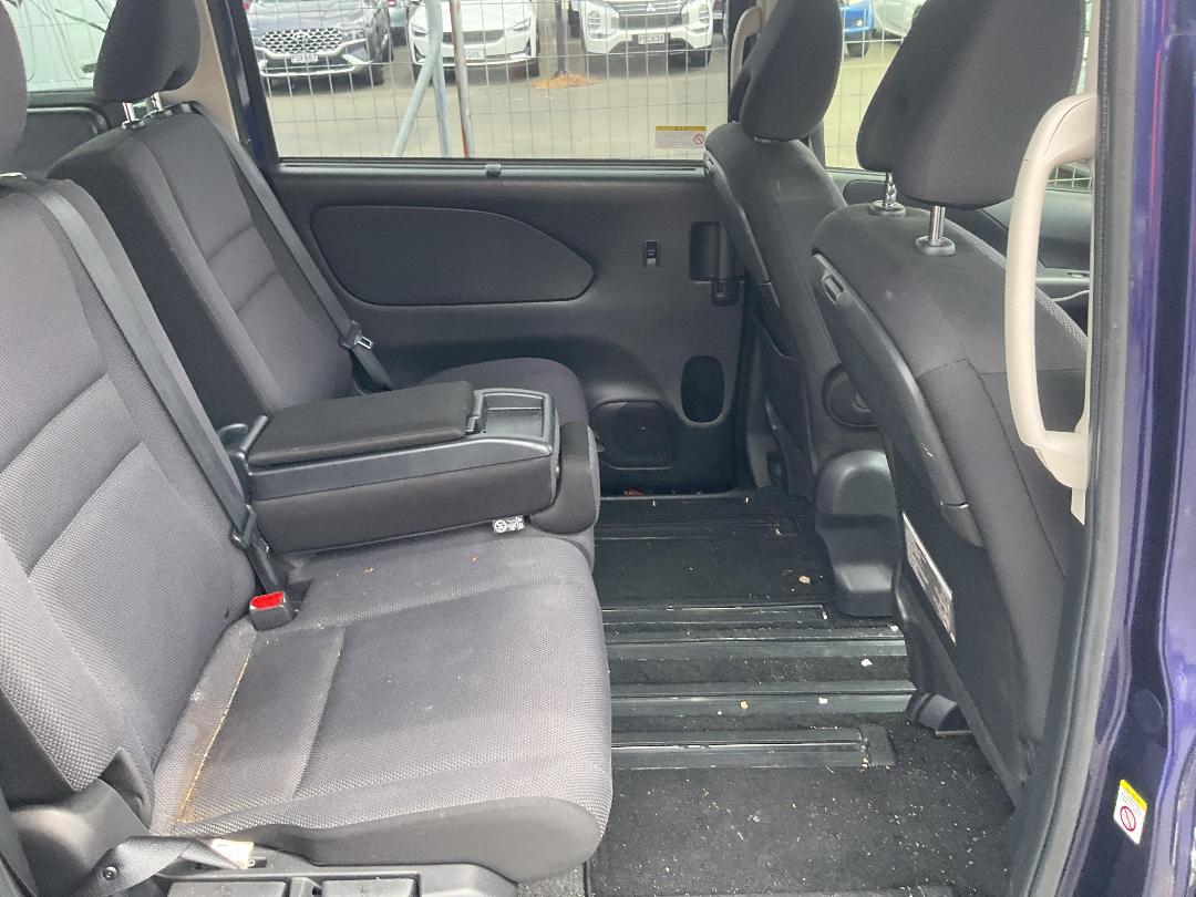 Photo '23' of Nissan Serena