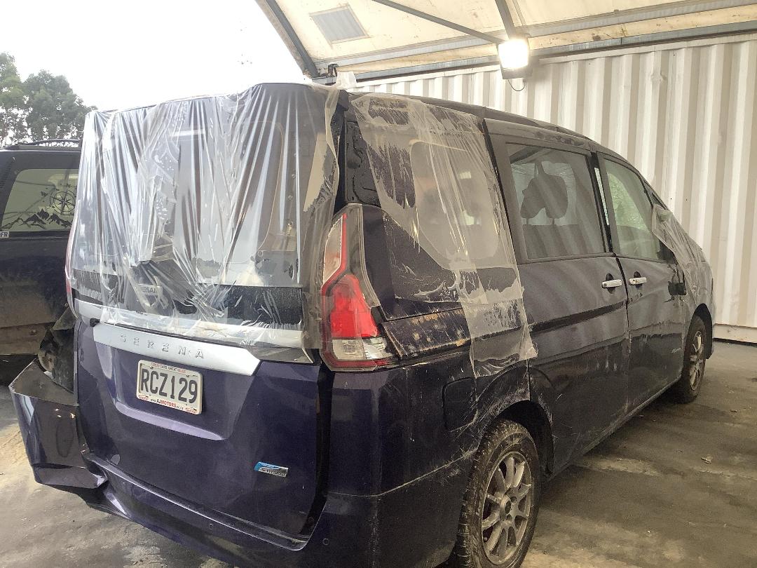 Photo '11' of Nissan Serena