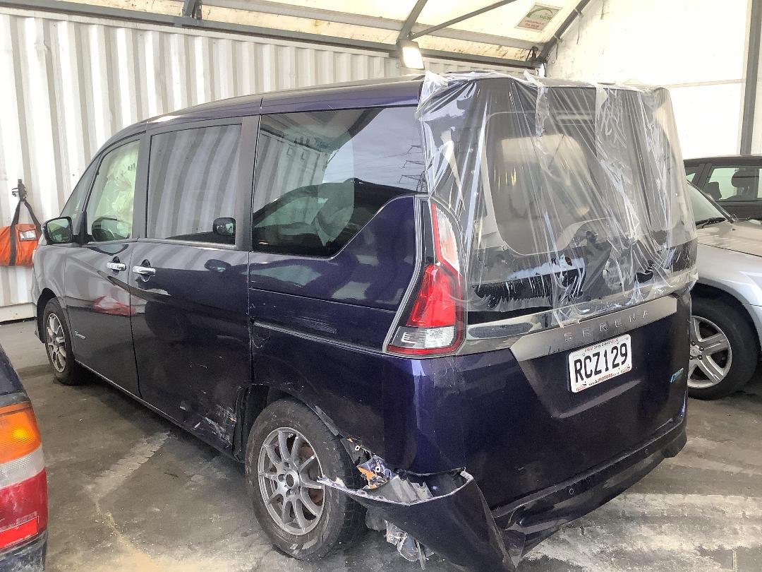 Photo '13' of Nissan Serena