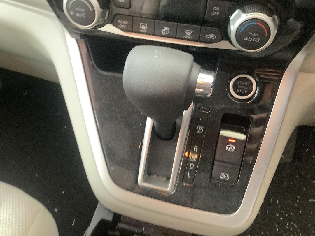 Photo '26' of Nissan Serena