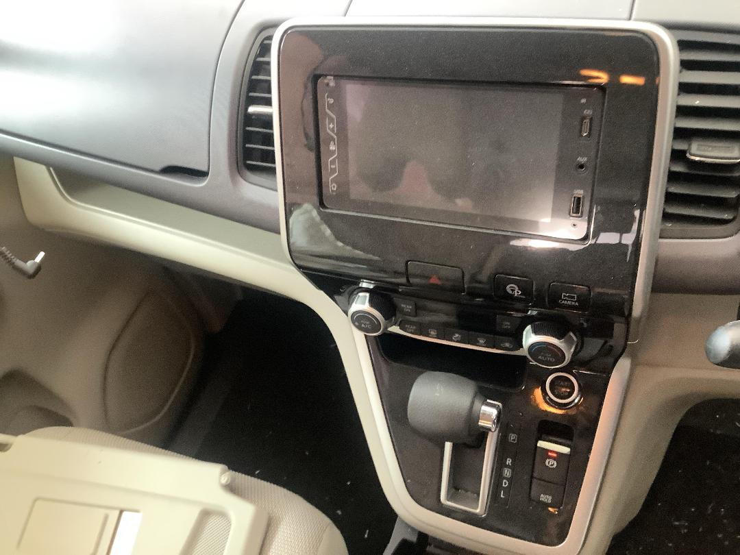 Photo '27' of Nissan Serena