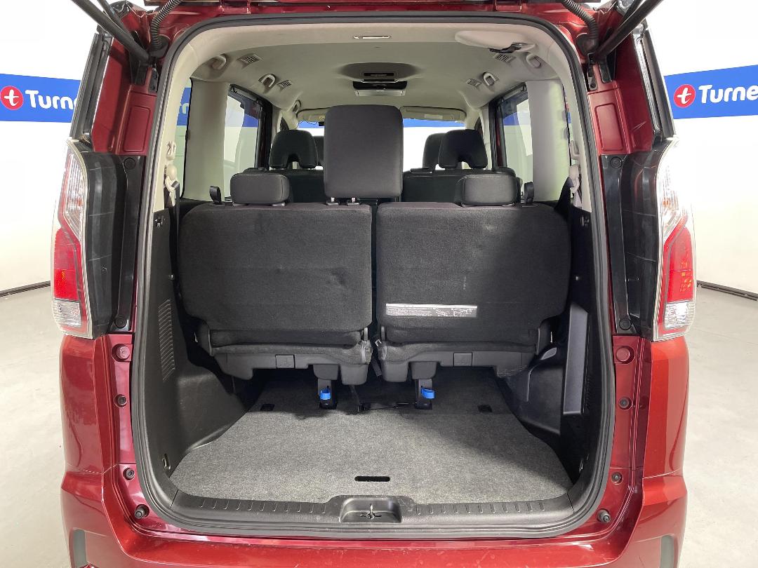 Photo '14' of Nissan Serena