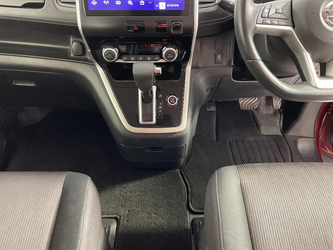 Photo '18' of Nissan Serena