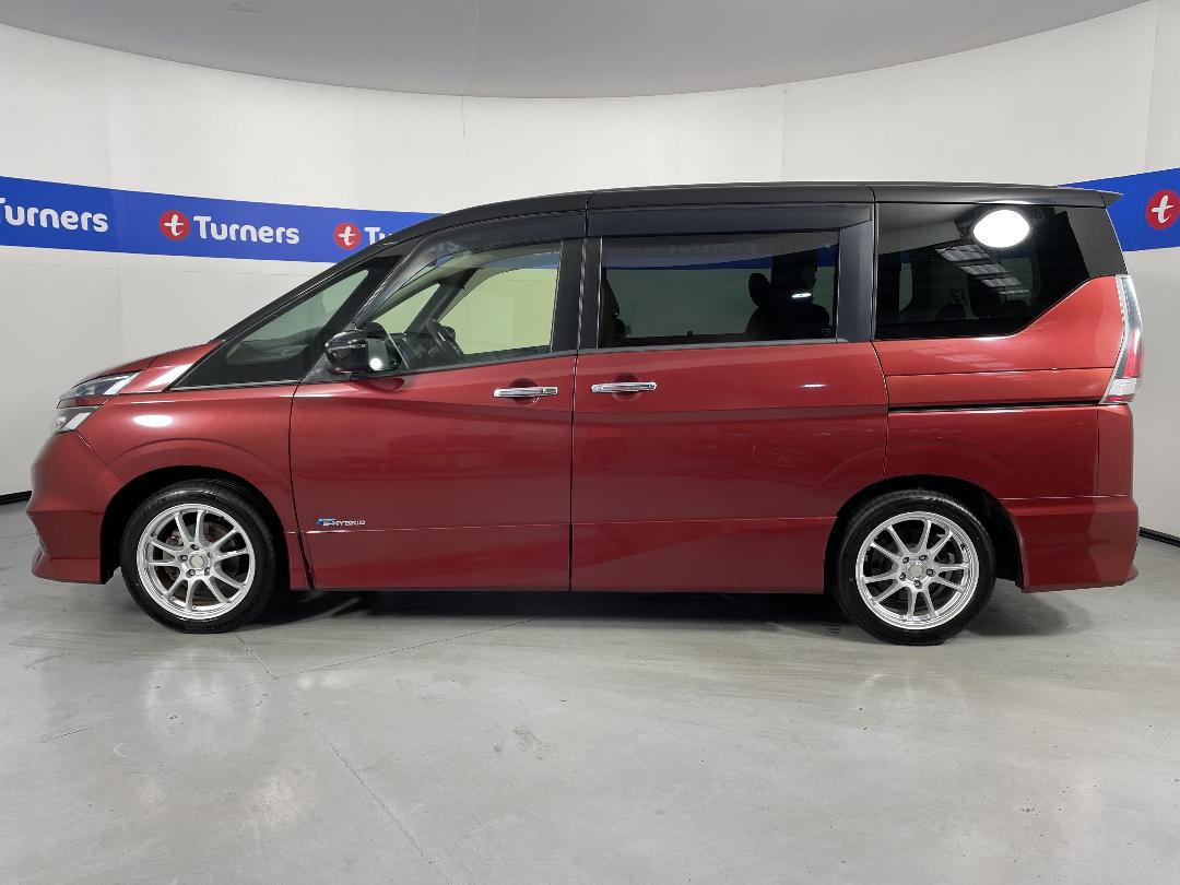 Photo '24' of Nissan Serena