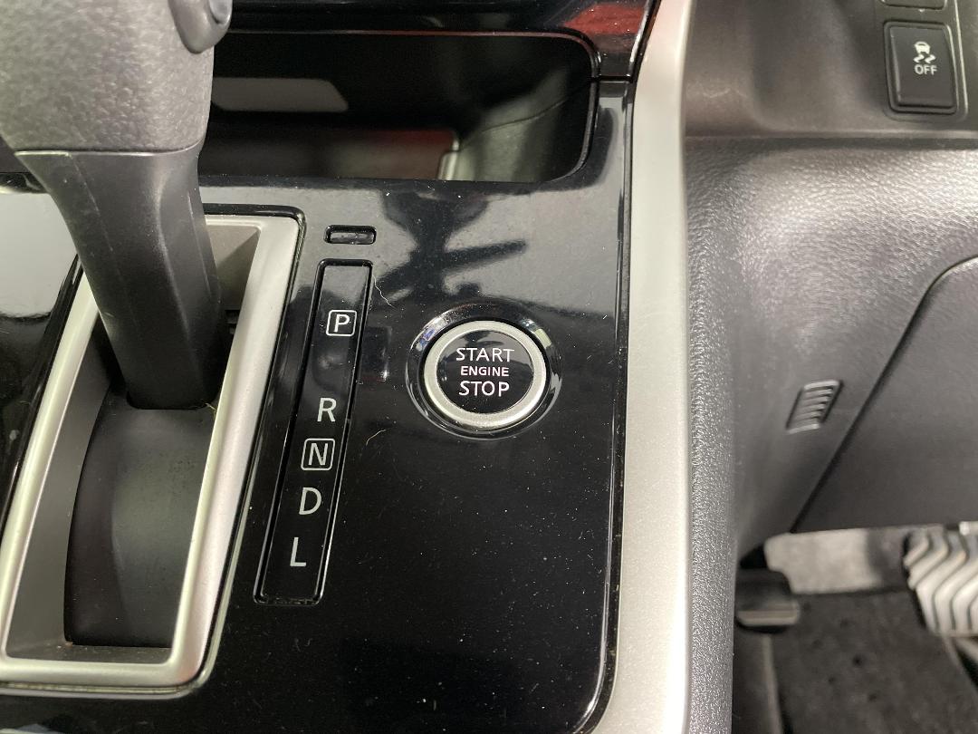 Photo '27' of Nissan Serena