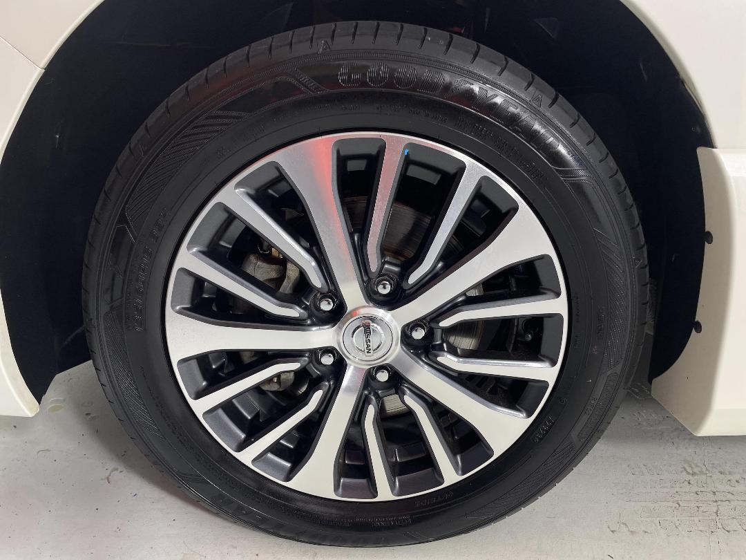 Photo '10' of Nissan Serena