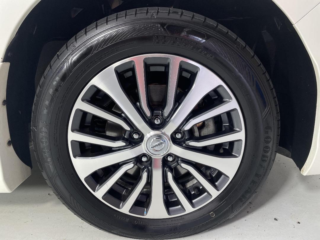 Photo '9' of Nissan Serena