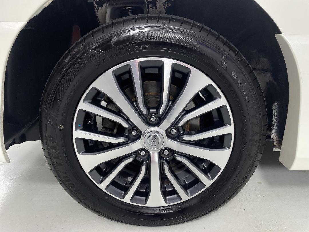 Photo '12' of Nissan Serena