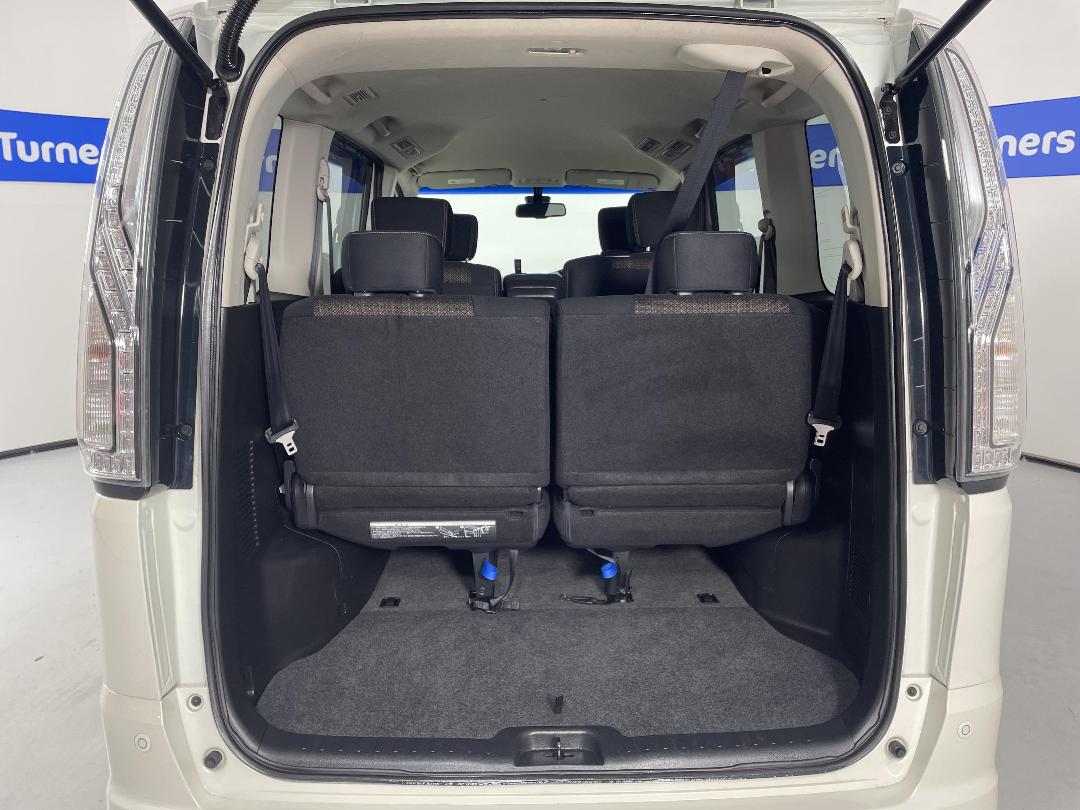 Photo '14' of Nissan Serena