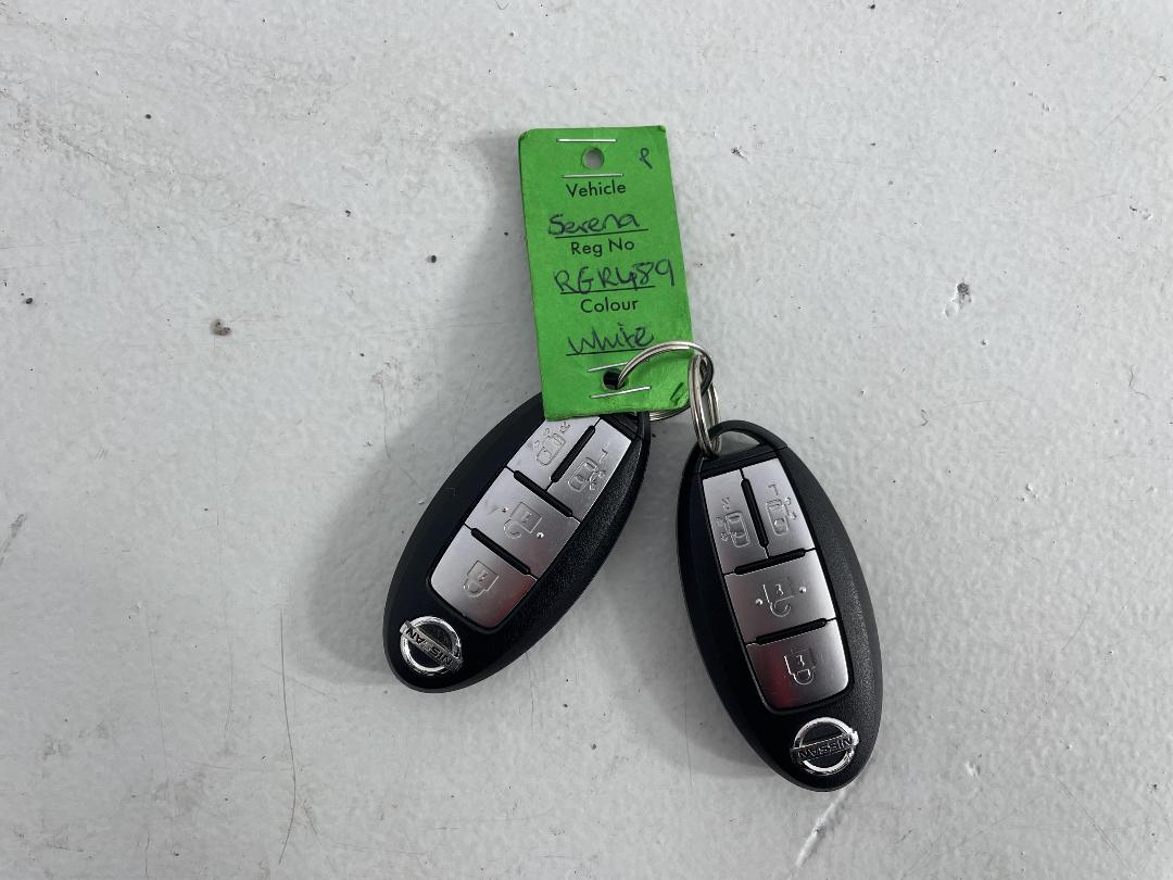 Photo '21' of Nissan Serena