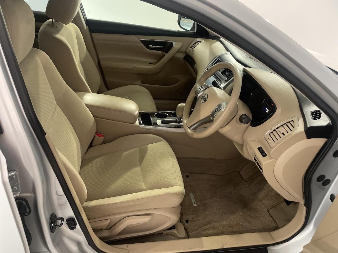 Photo '16' of Nissan Teana