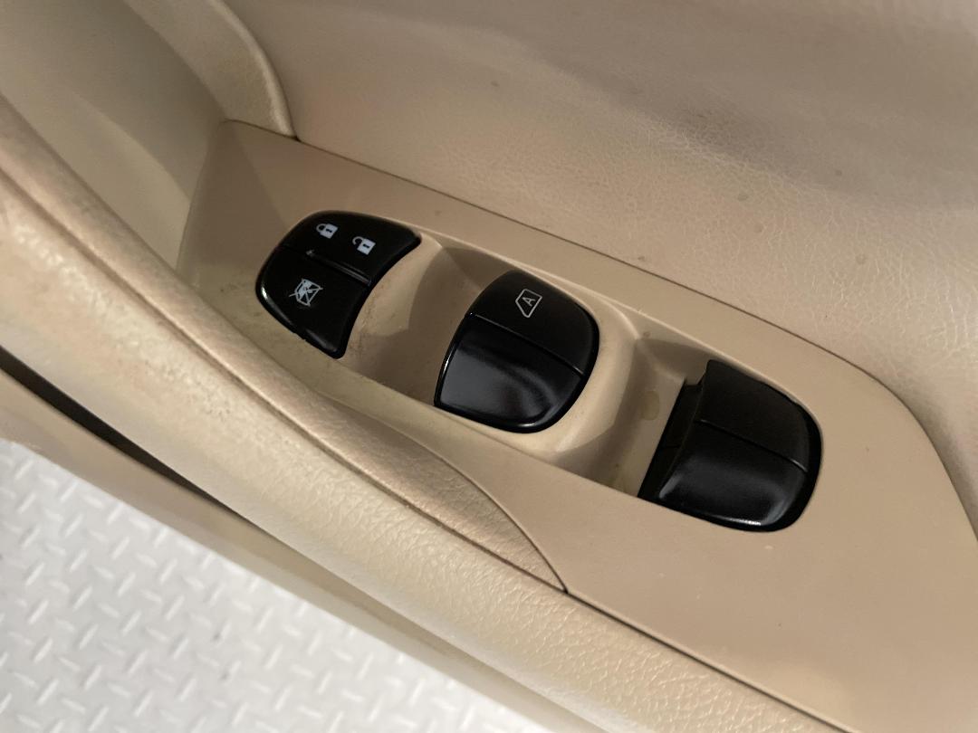 Photo '24' of Nissan Teana