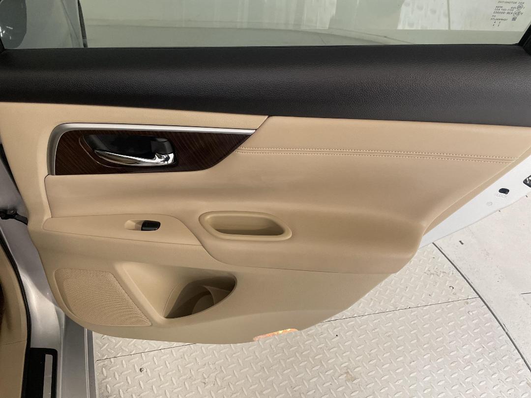 Photo '19' of Nissan Teana