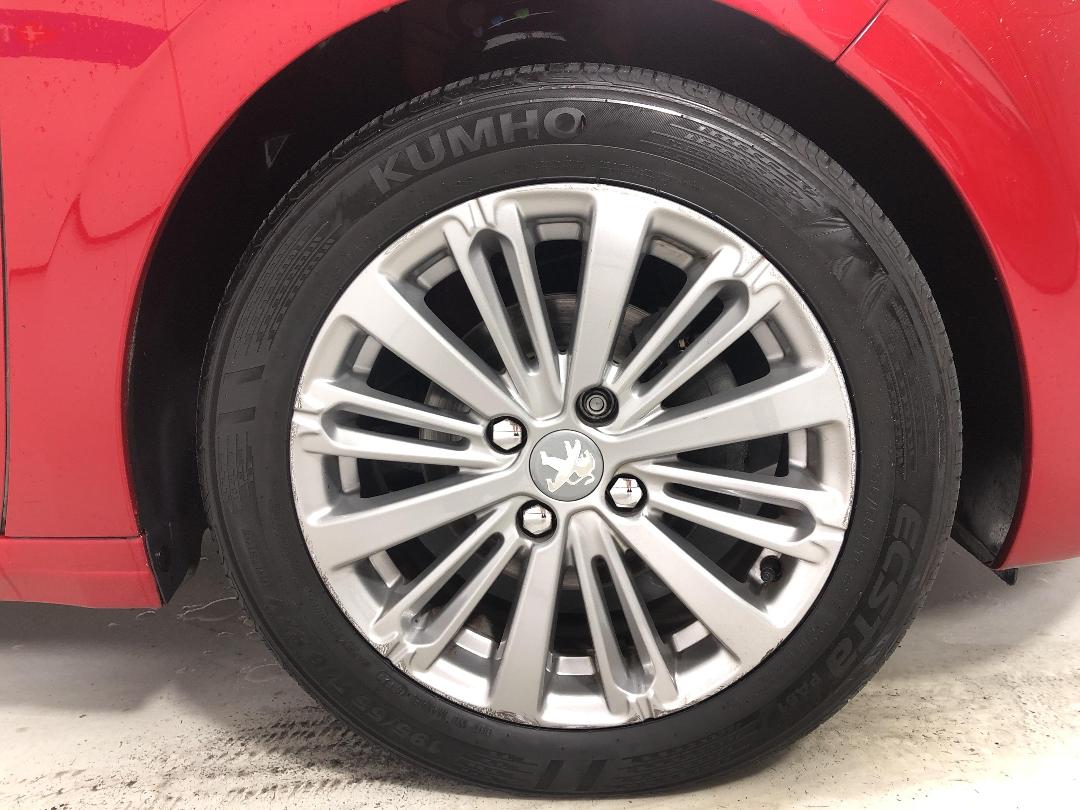 Photo '9' of Peugeot 208