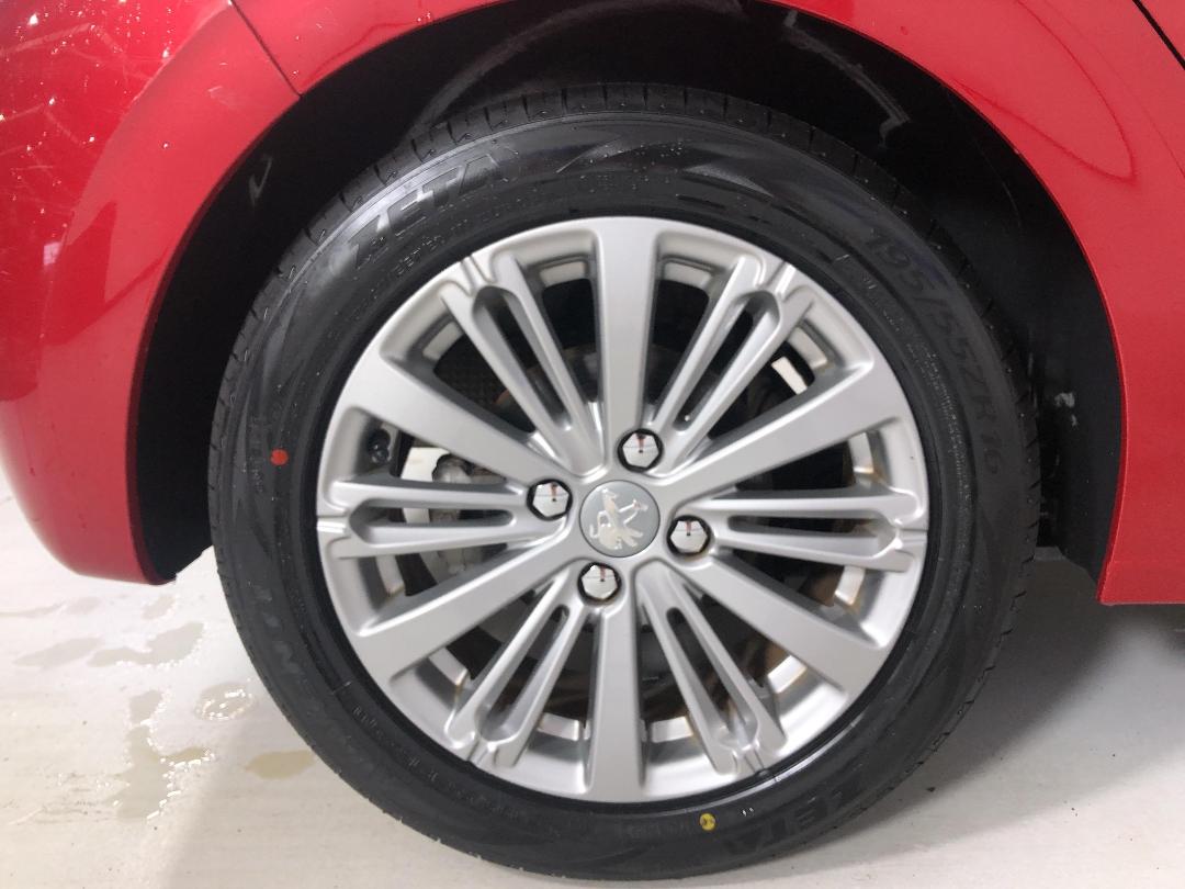 Photo '12' of Peugeot 208