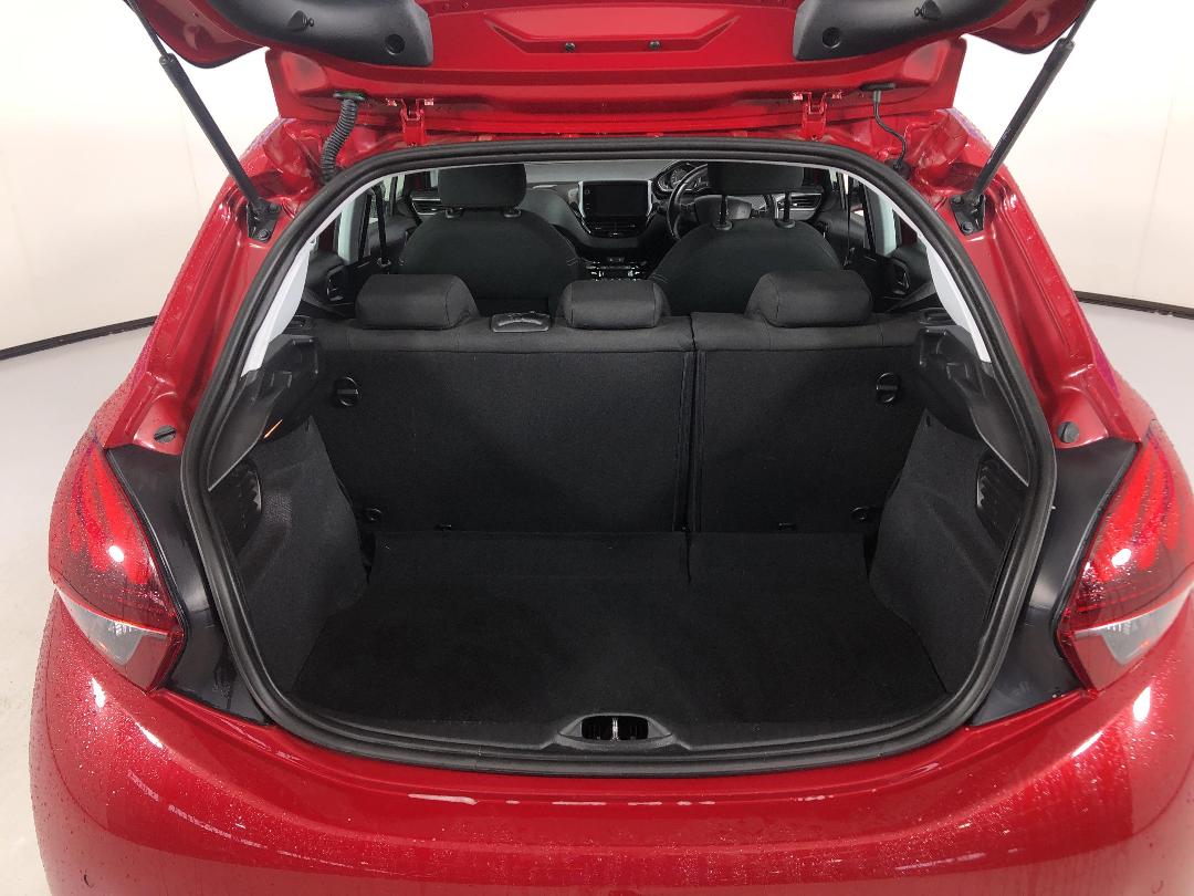 Photo '14' of Peugeot 208