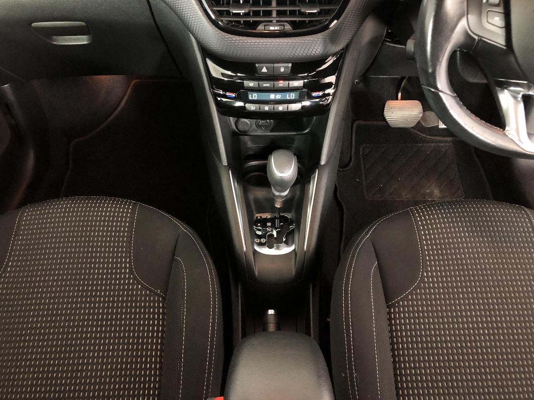 Photo '18' of Peugeot 208