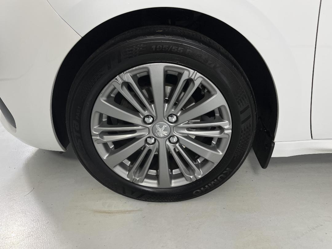 Photo '10' of Peugeot 208