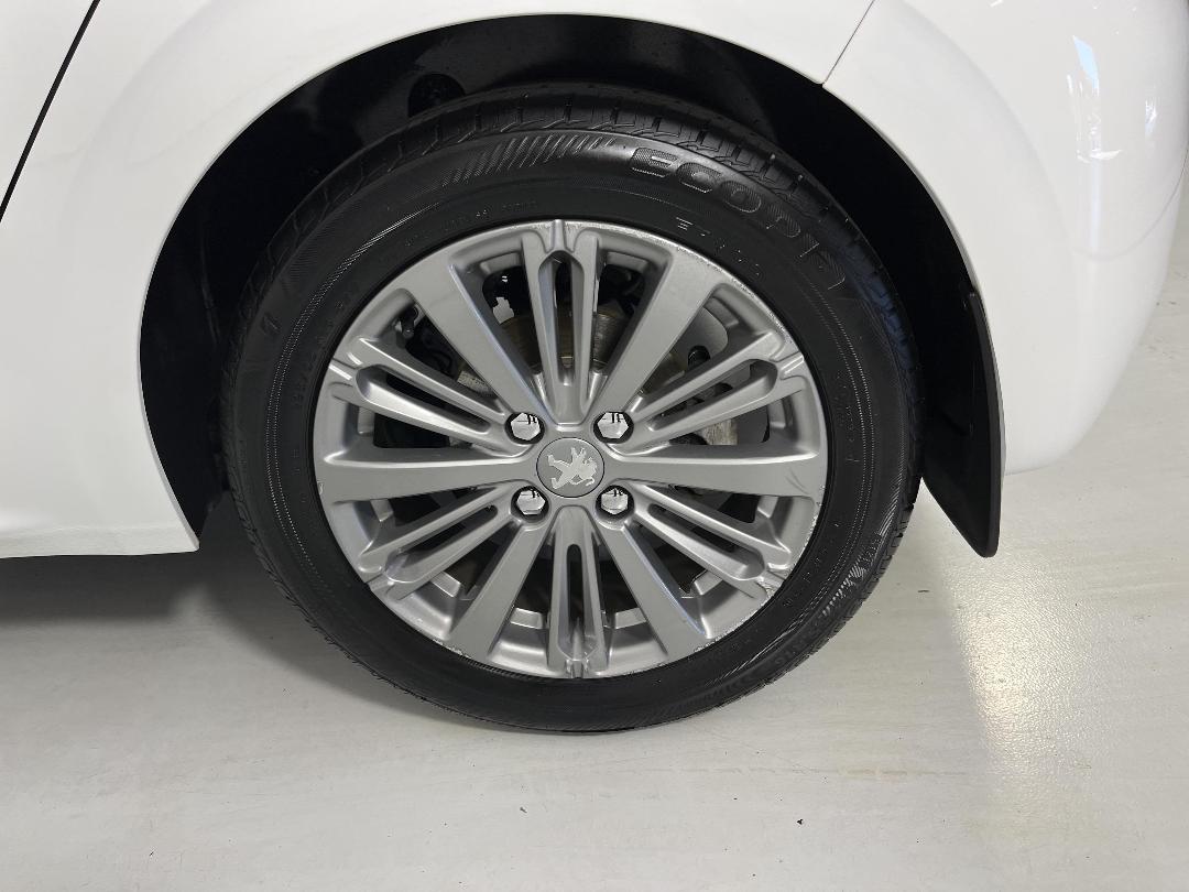 Photo '11' of Peugeot 208