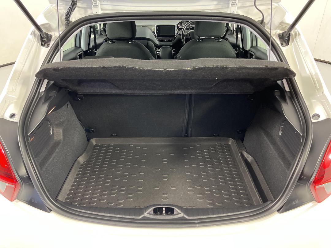 Photo '14' of Peugeot 208