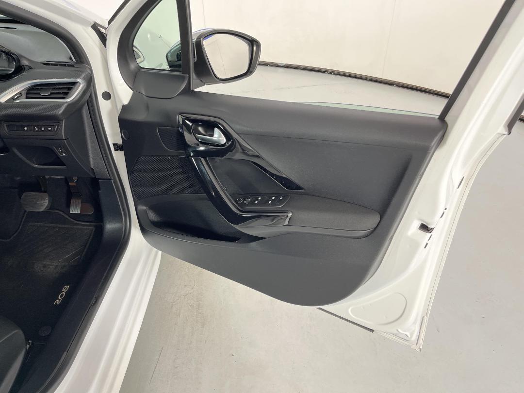 Photo '15' of Peugeot 208