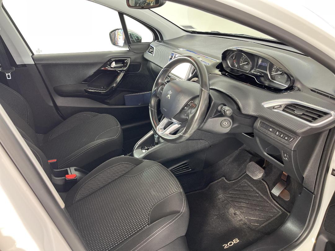 Photo '16' of Peugeot 208