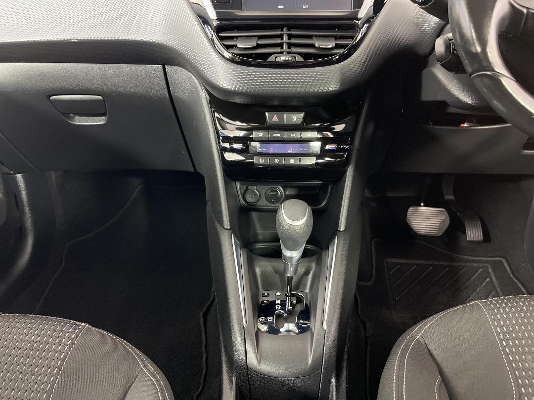 Photo '18' of Peugeot 208