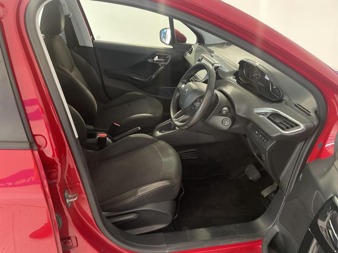 Photo '16' of Peugeot 208