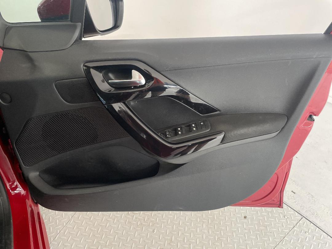 Photo '15' of Peugeot 208