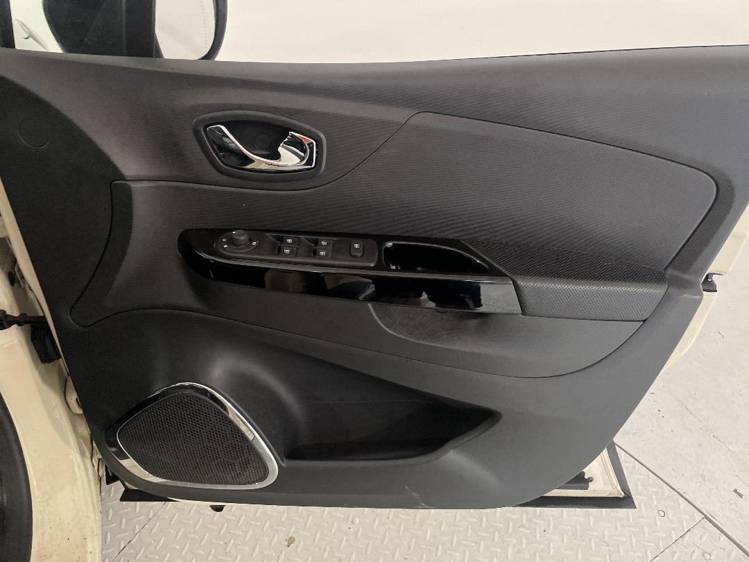 Photo '13' of Renault Captur Dynamique Photo '13' of Renault Captur Dynamique