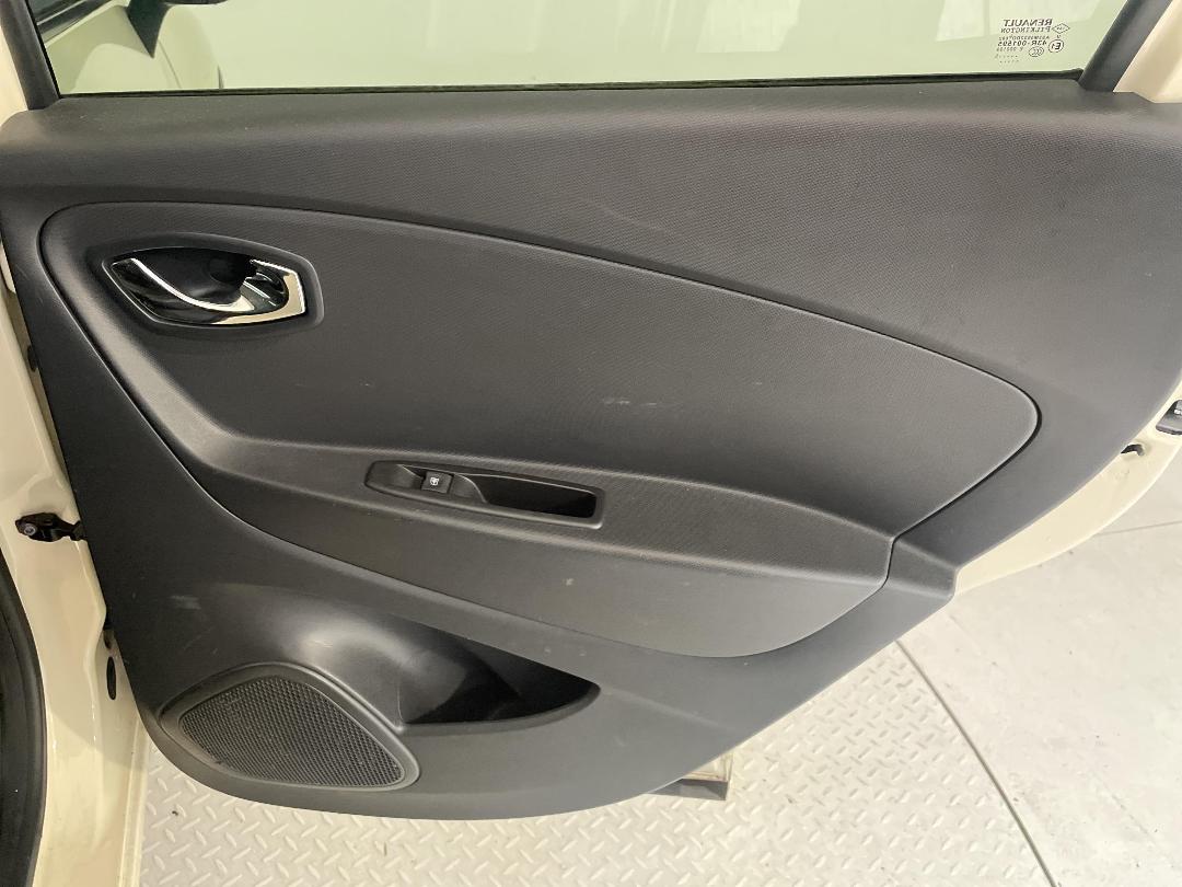 Photo '17' of Renault Captur Dynamique Photo '17' of Renault Captur Dynamique