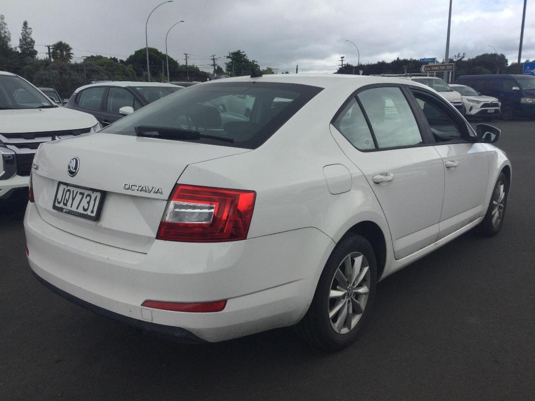 Photo '4' of Skoda Octavia TDI 81KW 7DSG L/B