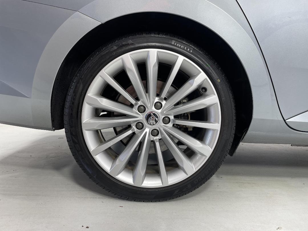 Photo '12' of Skoda Superb Photo '12' of Skoda Superb