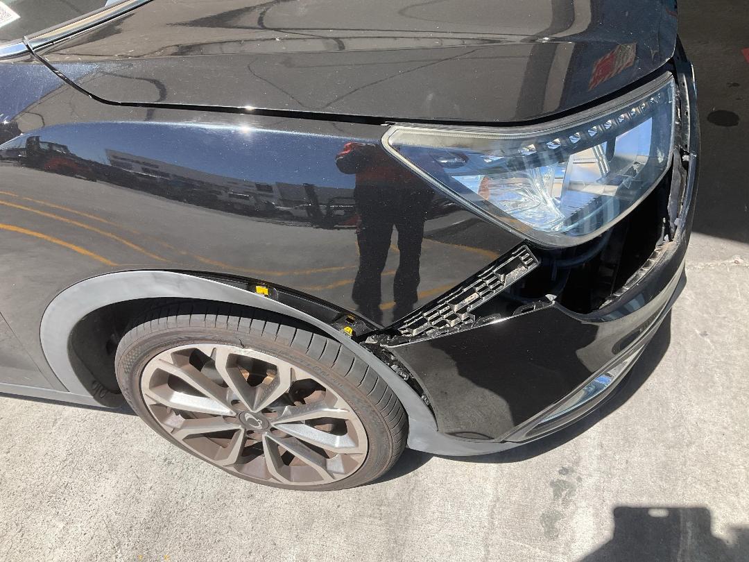 Photo '3' of Ssangyong Tivoli LTD LWB